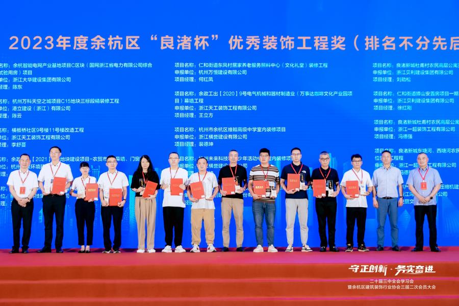 鉴黑担保网构筑科技集团代表（右五）领奖现场.jpg